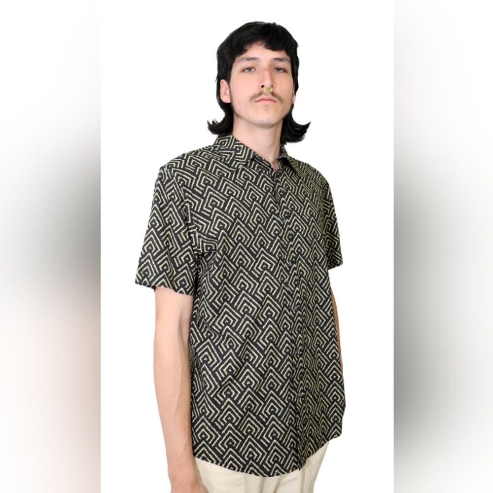 NWT "Ocean Current" Geo Print Men's Shirt Small, Medium or Large "FINAL PRICE"